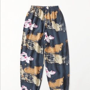 Light weight joggers w multiply color print floral
